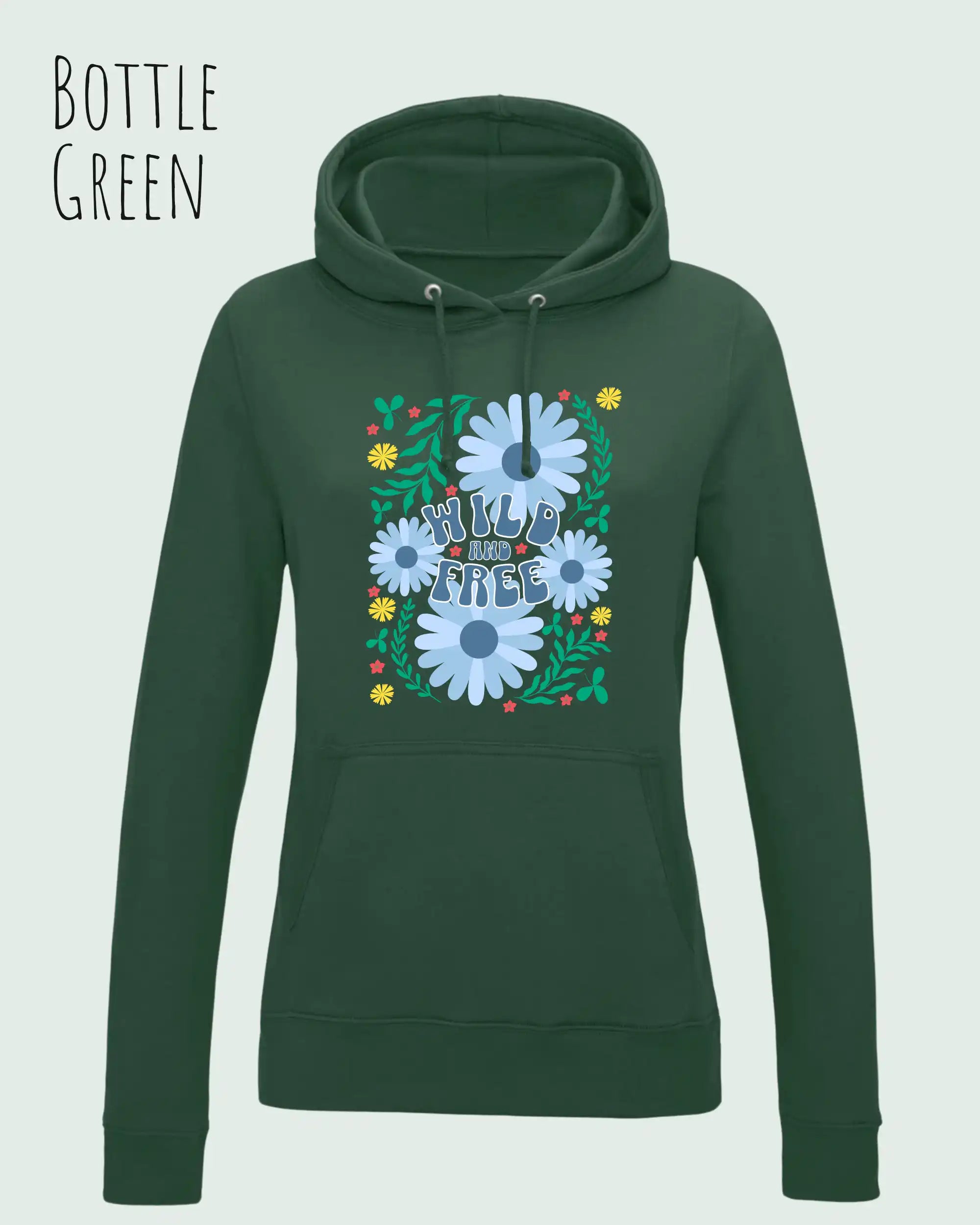 DAS BILD ZEIGT den woman  basic hoodie JH001F von awdis in BOTTLE GREEN mit dem STATEMENT Design WILD AND FREE.