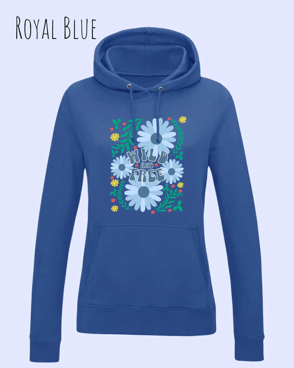 DAS BILD ZEIGT den woman  basic hoodie JH001F von awdis in ROYAL BLUE mit dem STATEMENT Design WILD AND FREE.
