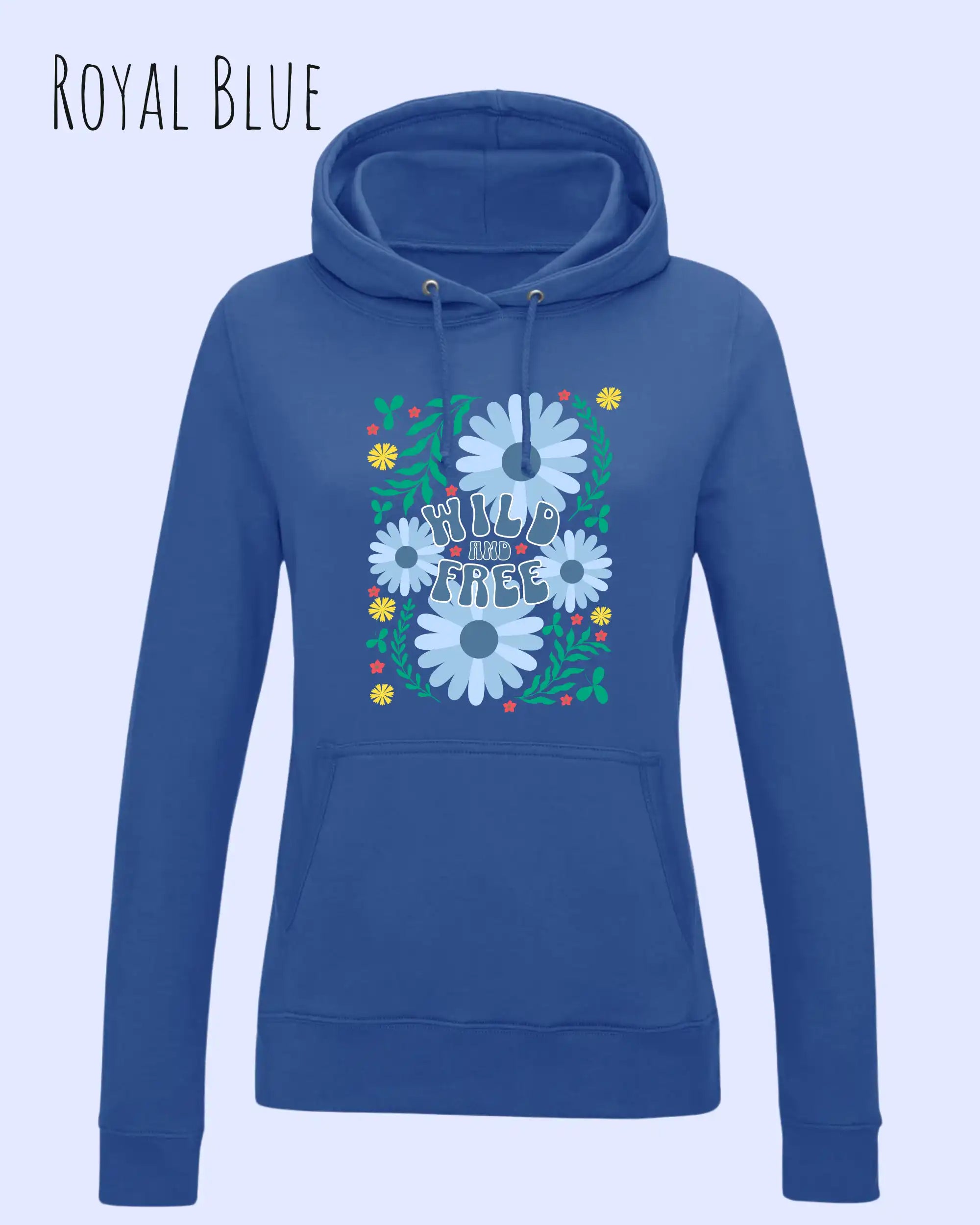 DAS BILD ZEIGT den woman  basic hoodie JH001F von awdis in ROYAL BLUE mit dem STATEMENT Design WILD AND FREE.