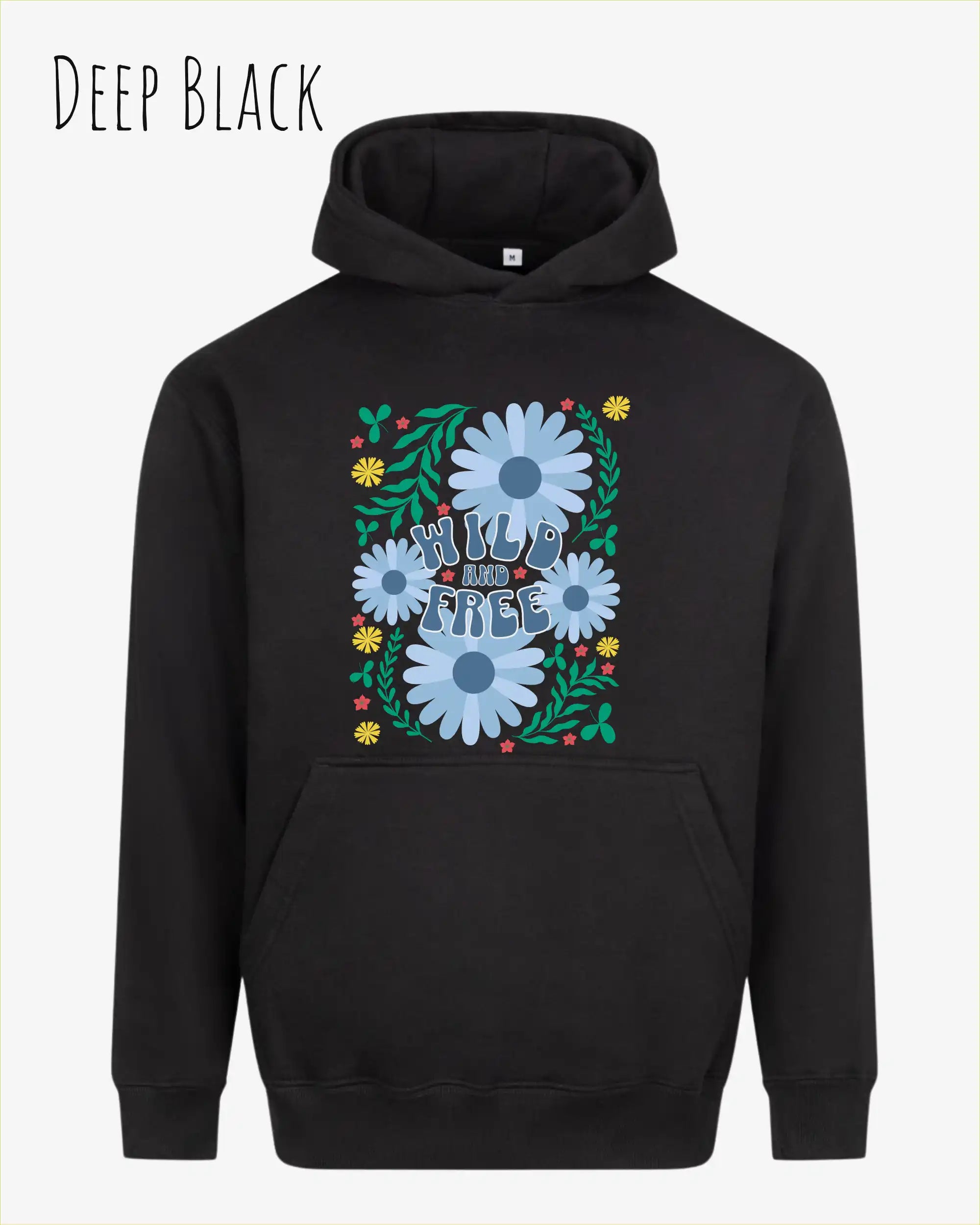 DAS BILD ZEIGT den unisex Oversized Design-Hoodie JH111 von awdis in der Farbe deep black mit dem STATEMENT Design WILD AND FREE.