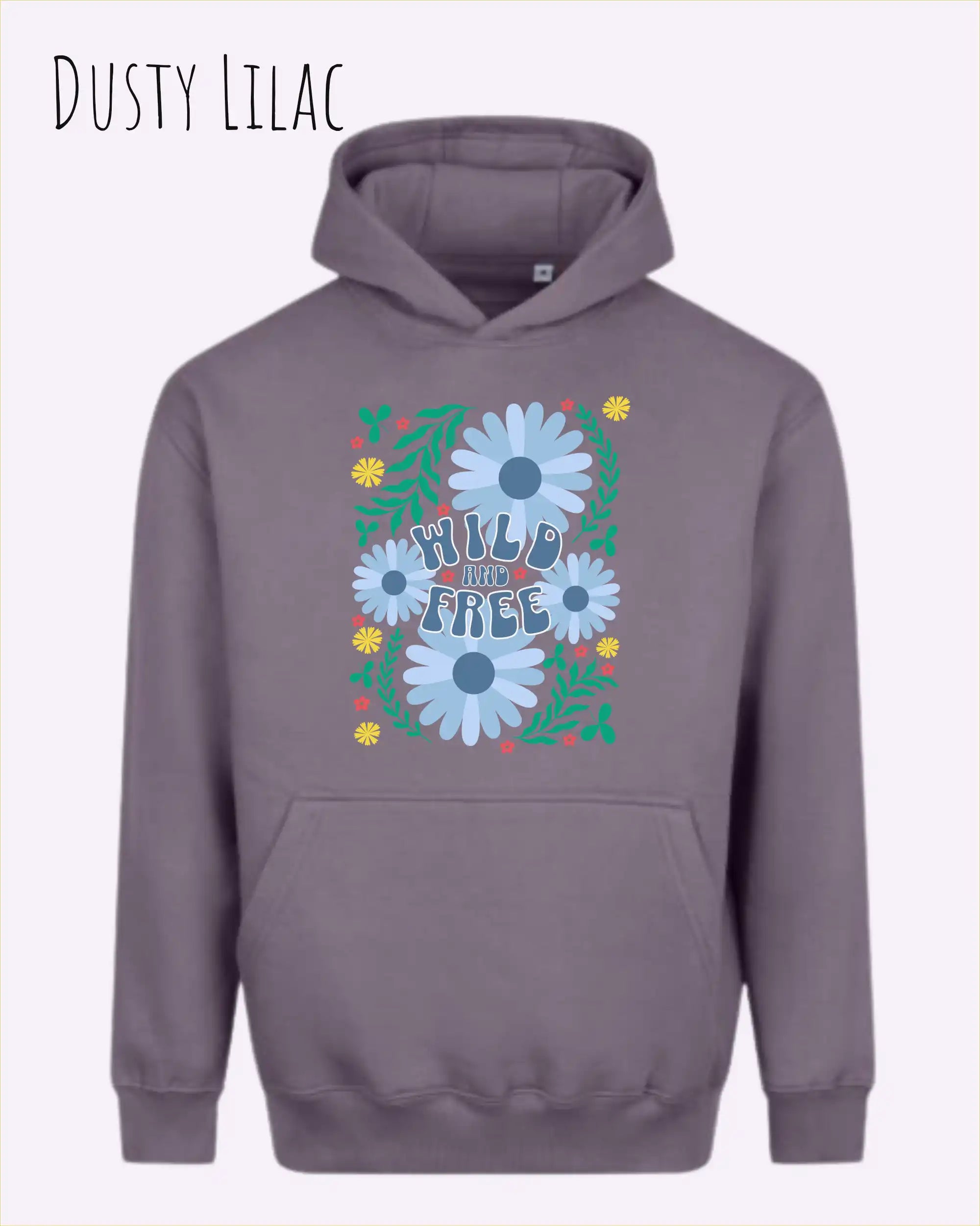 DAS BILD ZEIGT den unisex Oversized Design-Hoodie JH111 von awdis in der Farbe dusty lilacmit dem STATEMENT Design WILD AND FREE.