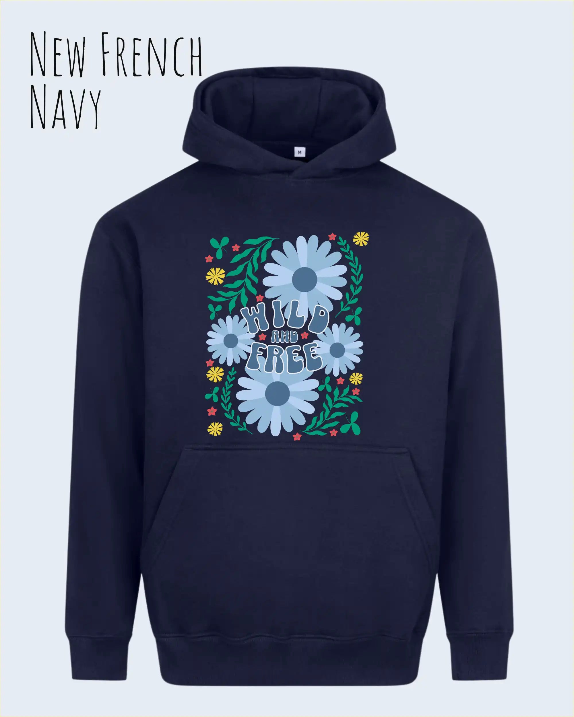 DAS BILD ZEIGT den unisex Oversized Design-Hoodie JH111 von awdis in der Farbe new French nanvy mit dem STATEMENT Design WILD AND FREE.