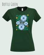 Das Bild zeigt das feminine Basic Design-T‑Shirt SOL’S Imperial Women 11502 in der farbe bottle green mit dem motiv WILD AND FREE.
