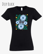 Das Bild zeigt das feminine Basic Design-T‑Shirt SOL’S Imperial Women 11502 in der farbe deep black mit dem motiv WILD AND FREE.