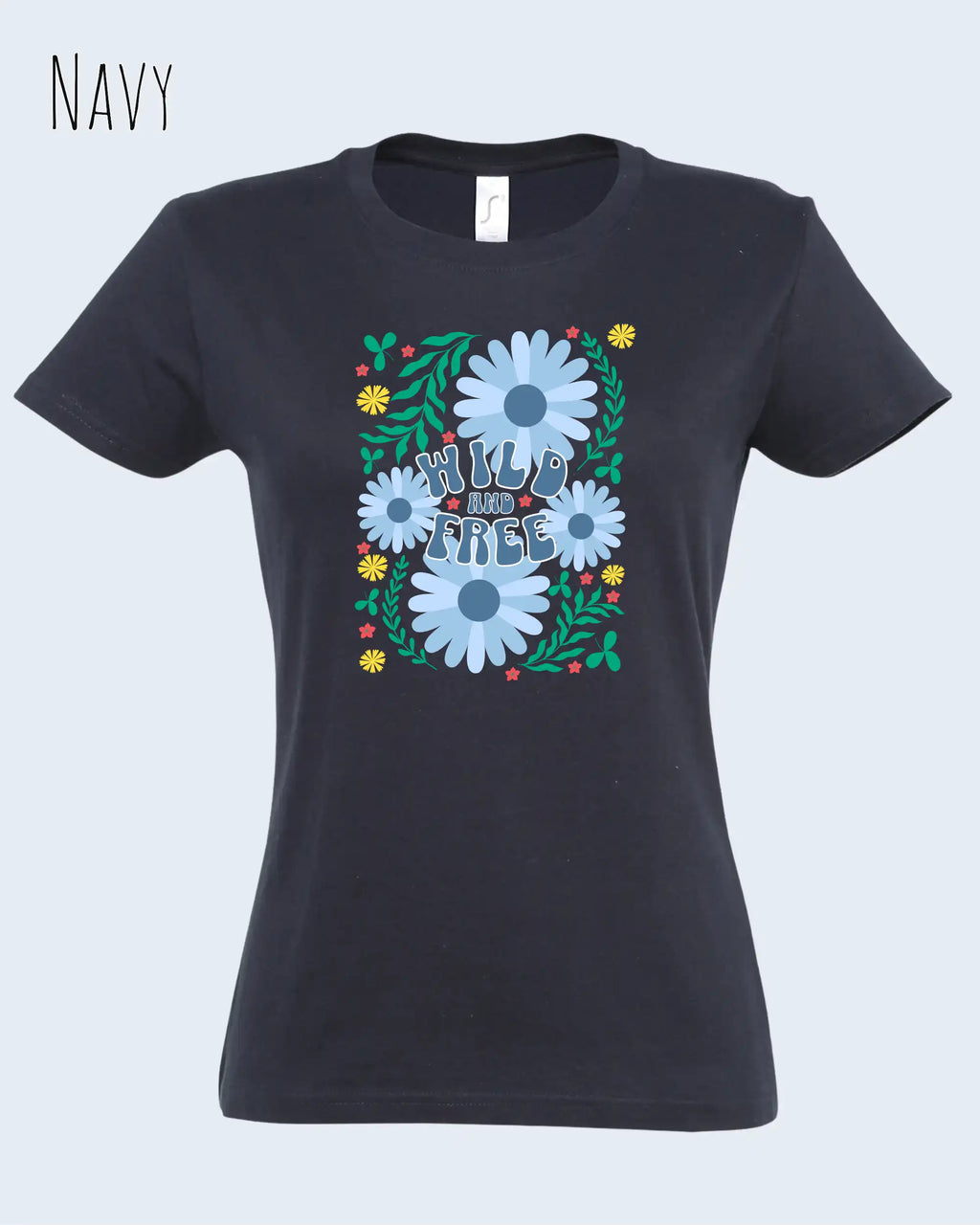 Das Bild zeigt das feminine Basic Design-T‑Shirt SOL’S Imperial Women 11502 in der farbe navy mit dem motiv WILD AND FREE.