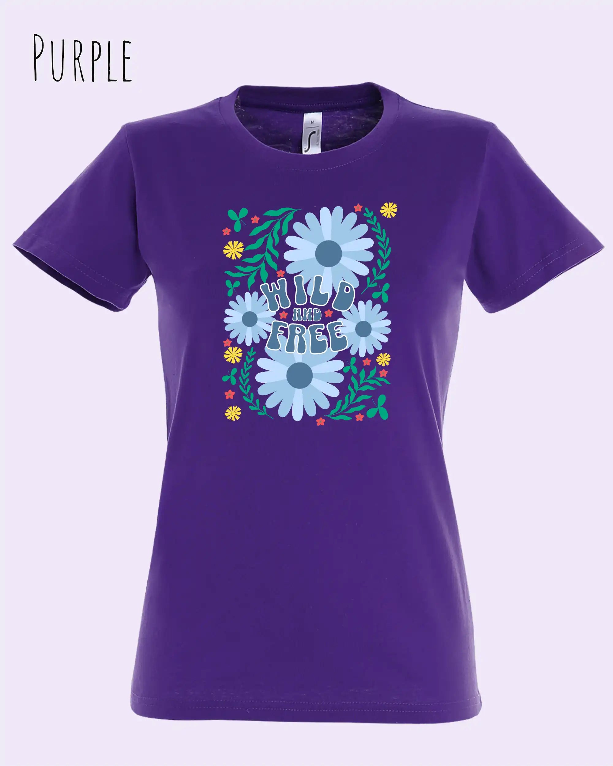 Das Bild zeigt das feminine Basic Design-T‑Shirt SOL’S Imperial Women 11502 in der farbe purple mit dem motiv WILD AND FREE.
