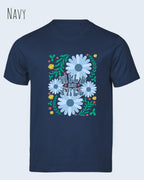 die abbildung zeigt das design-t-shirt aus zertifizierter Bio-Baumwolle Tee Jays Urban Luxury Tee 1150in der farbe navy mit dem motiv wild and free im modernisierten boho-style.