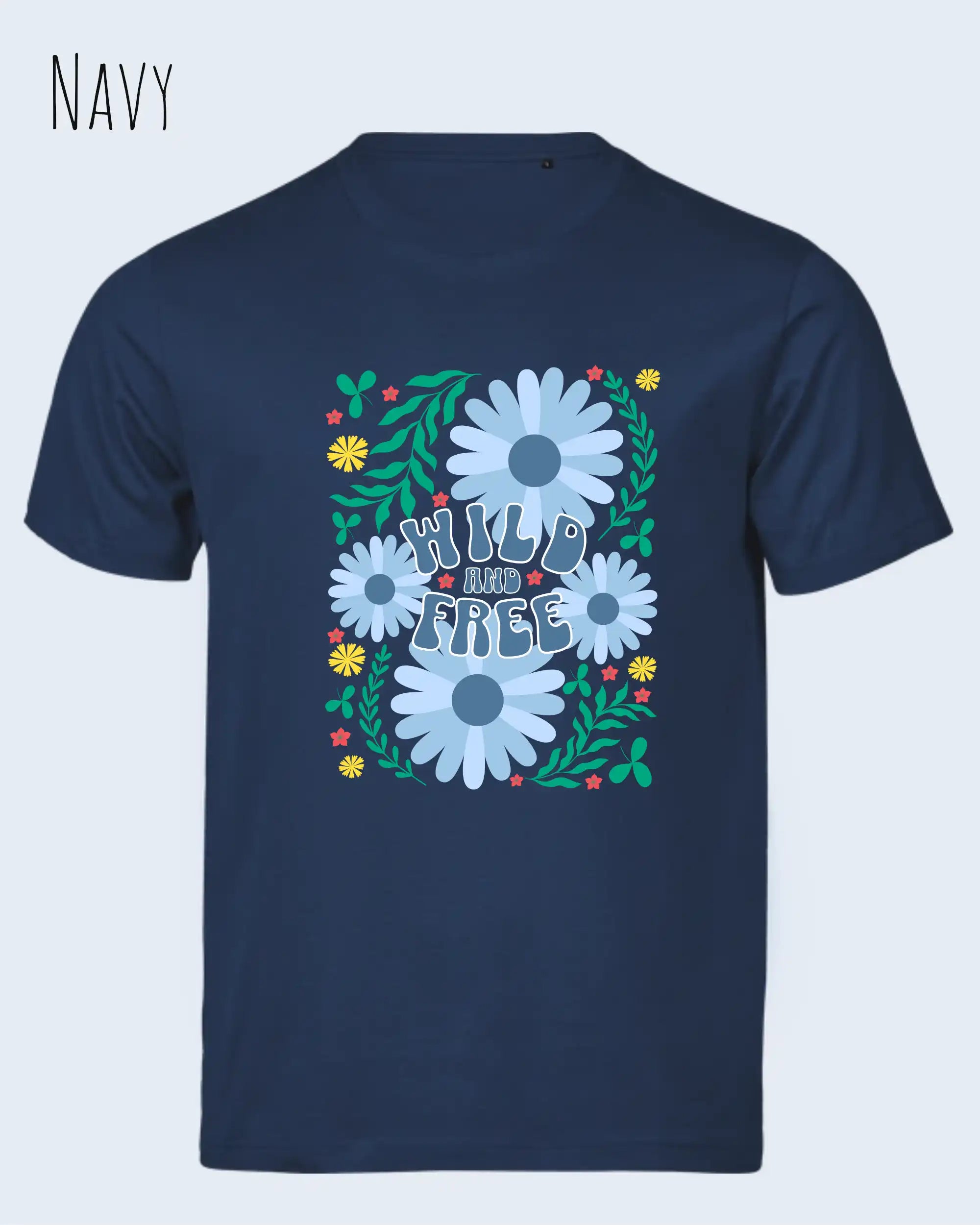 die abbildung zeigt das design-t-shirt aus zertifizierter Bio-Baumwolle Tee Jays Urban Luxury Tee 1150in der farbe navy mit dem motiv wild and free im modernisierten boho-style.