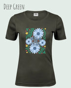 Das Bild zeigt das  Tee Jays Women's Interlock Tee mit Design Wild and Free in deep green,