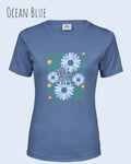 Das Bild zeigt das  Tee Jays Women's Interlock Tee mit Design Wild and Free in ocean blue,