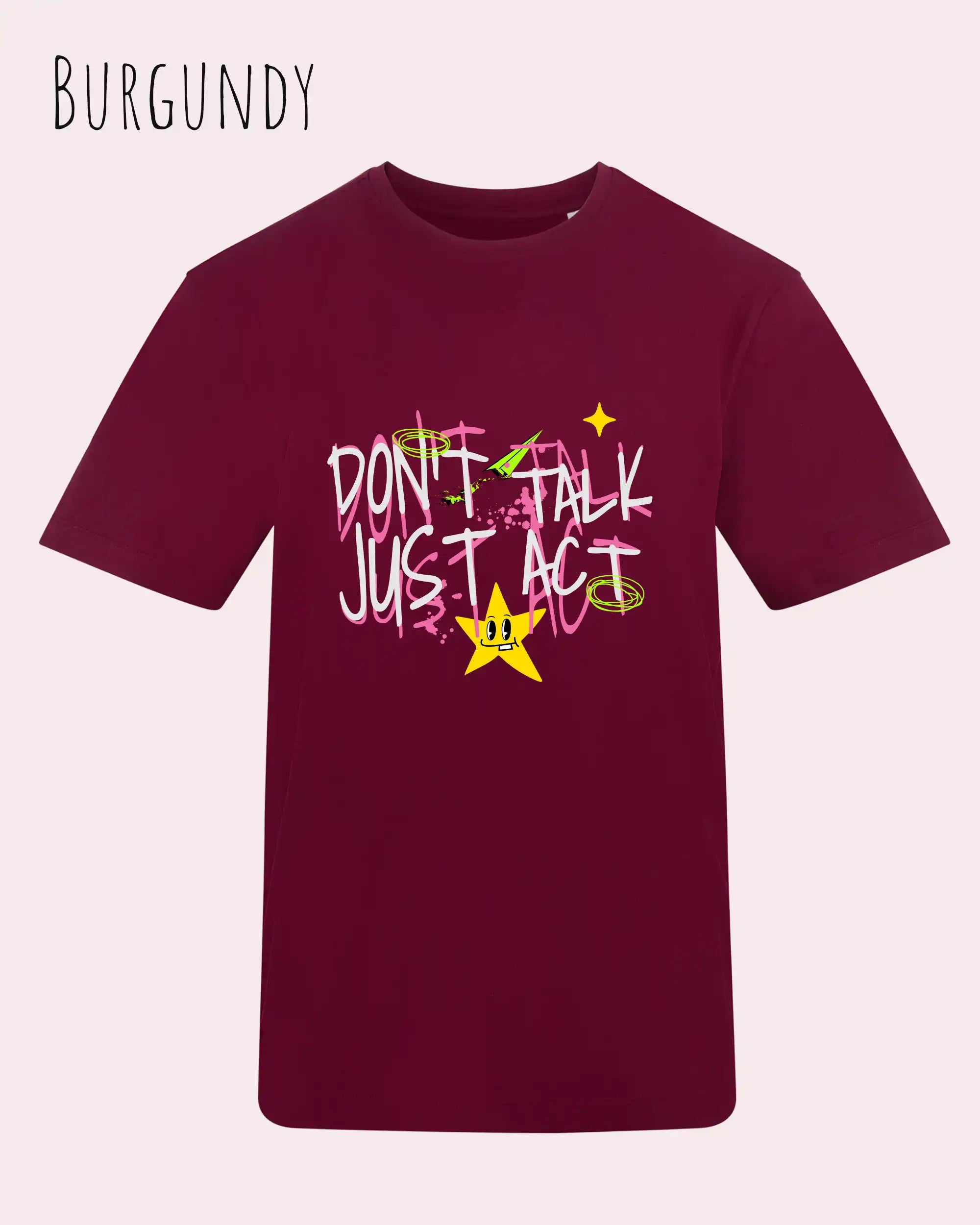 Das Bild zeigt das Baumwolle Unisex T-Shirt AWDis 150 T in der Farbe BURGUNDY mit dem STATEMENT Design DON’T TALK JUST ACT