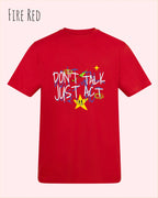 Das Bild zeigt das Baumwolle Unisex T-Shirt AWDis 150 T in der Farbe FIRE RED mit dem STATEMENT Design DON’T TALK JUST ACT