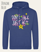 DAS BILD ZEIGT den unisex basic hoodie JH001 von awdis in der Farbe denim blue mit dem STATEMENT Design don't talk just act,