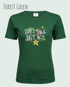 das bild zeigt das T-Shirt Tee Jays Women's Interlock Tee STYLE 580 in der farbe forest green mit dem design "Don't talk Just Act".