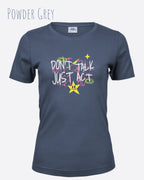das bild zeigt das T-Shirt Tee Jays Women's Interlock Tee STYLE 580 in der farbe powder grey mit dem design "Don't talk Just Act".