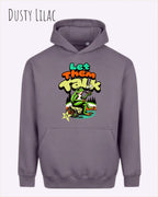 das bild zeigt den Oversized Design-Hoodie JH111 in der farbe dusty lilac mit dem humorvollen motiv "LET THEM TALK".