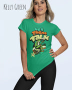 das bild zeigt eine frau, die ein damen design-t-shirt in der farbe kelly green mit dem Motiv "let them talk" trägt,