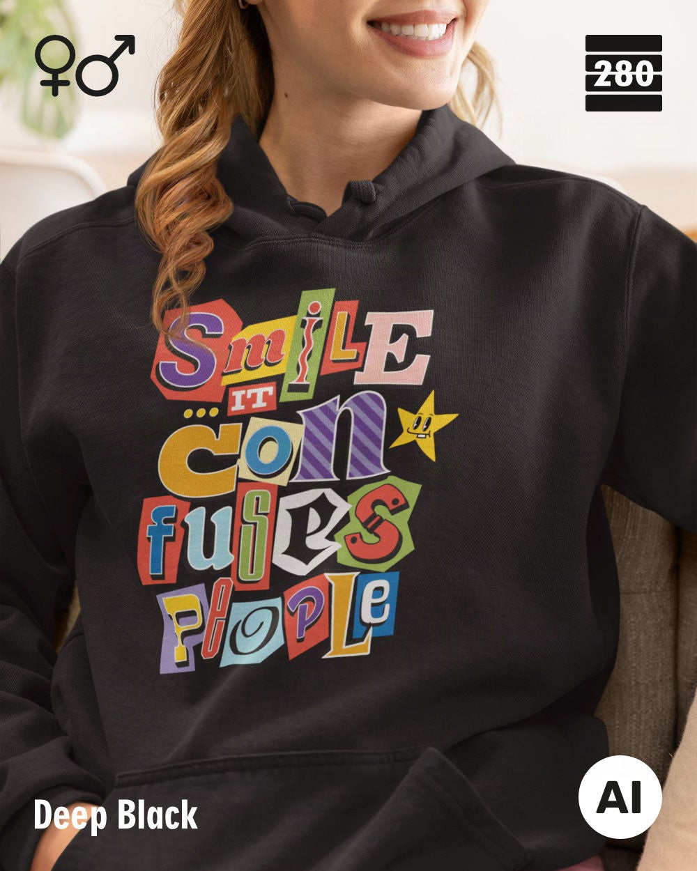 das bild zeigt eine bonde frau, die einen  design hoodie in der farbe deep black und mit dem farbenfrohen motiv "smile ... it confuses people" trägt