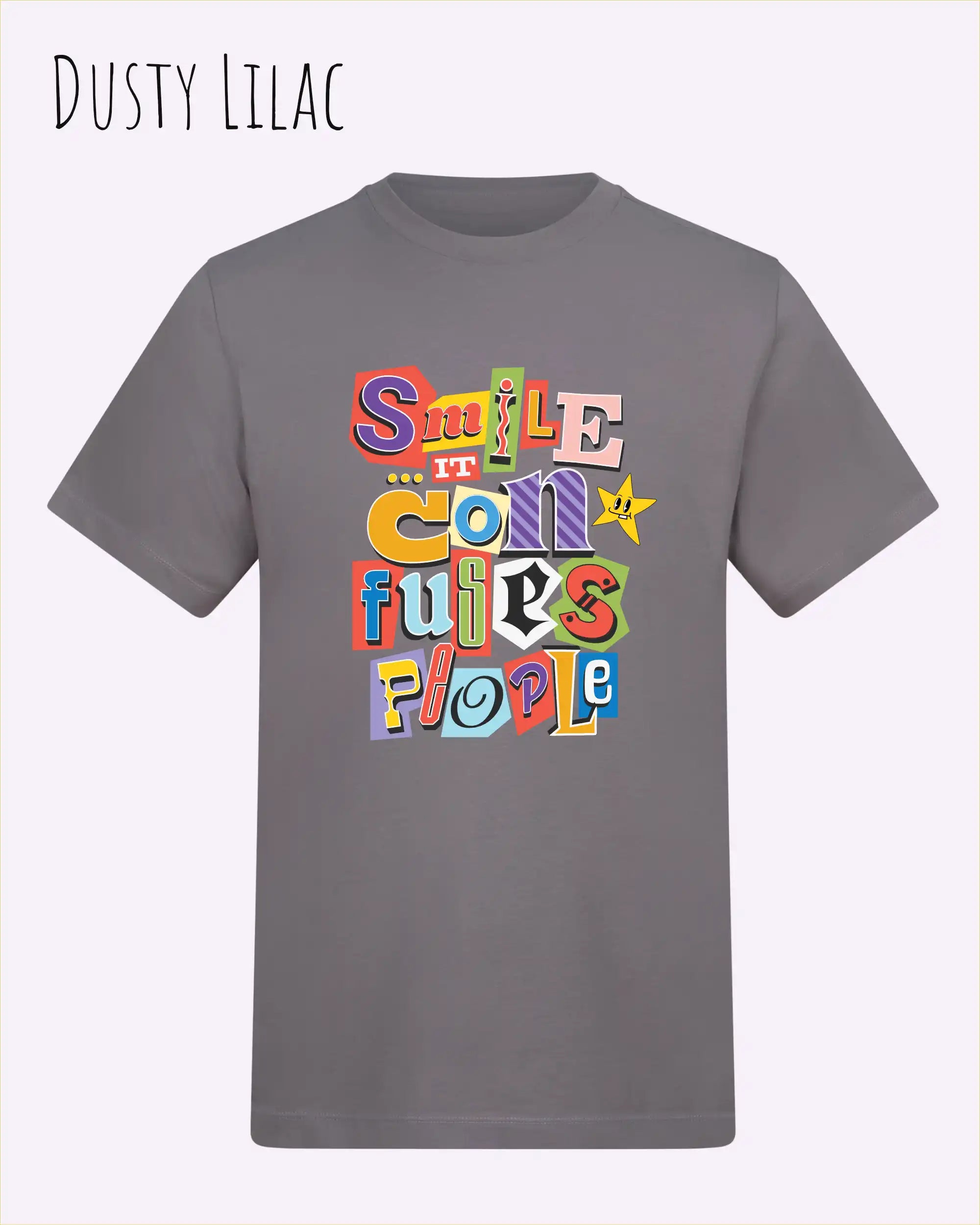 Ds Bild zeigt das T-Shirt AWDis 180 T in der Farbe dusty lilac mit dem Design Smile confuses people.