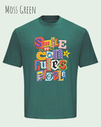 Die Abbildung zeigt das heavywight oversized t-shirt AT 240 T in der farbe moss green mit dem design smile it confuses people.