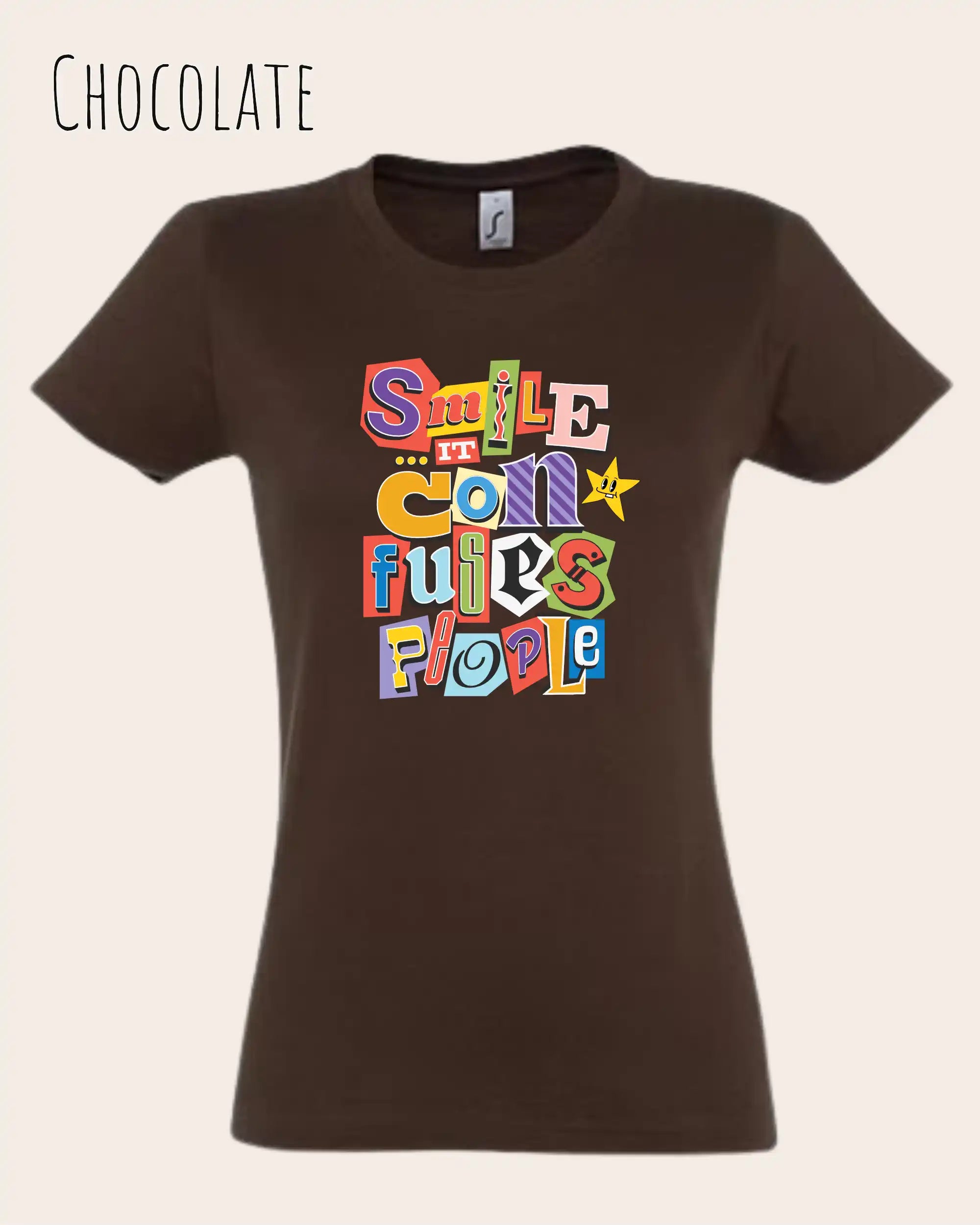 Design-T‑Shirt – Feminine Fit – SMILE CONFUSES PEOPLE – Premium-Baumwolle