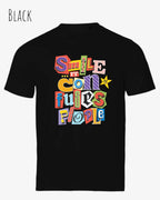 dieses bild zeigt das Design-T-Shirt Tee Jays Urban Luxury Tee 1150 in der Farbe black mit dem Motiv "Smile, it confuses people".
