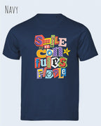 dieses bild zeigt das Design-T-Shirt Tee Jays Urban Luxury Tee 1150 in der Farbe navy mit dem Motiv "Smile, it confuses people".