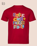 dieses bild zeigt das Design-T-Shirt Tee Jays Urban Luxury Tee 1150 in der Farbe red mit dem Motiv "Smile, it confuses people".