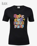 das bild zeigt das T-Shirt Tee Jays Women's Interlock Tee STYLE 580 in der farbe BLACK mit dem farbenfrohen design "SMILE ... IT CONFUSES PEOPLE".