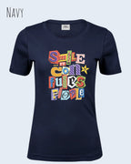 das bild zeigt das T-Shirt Tee Jays Women's Interlock Tee STYLE 580 in der farbe NAVY mit dem farbenfrohen design "SMILE ... IT CONFUSES PEOPLE".