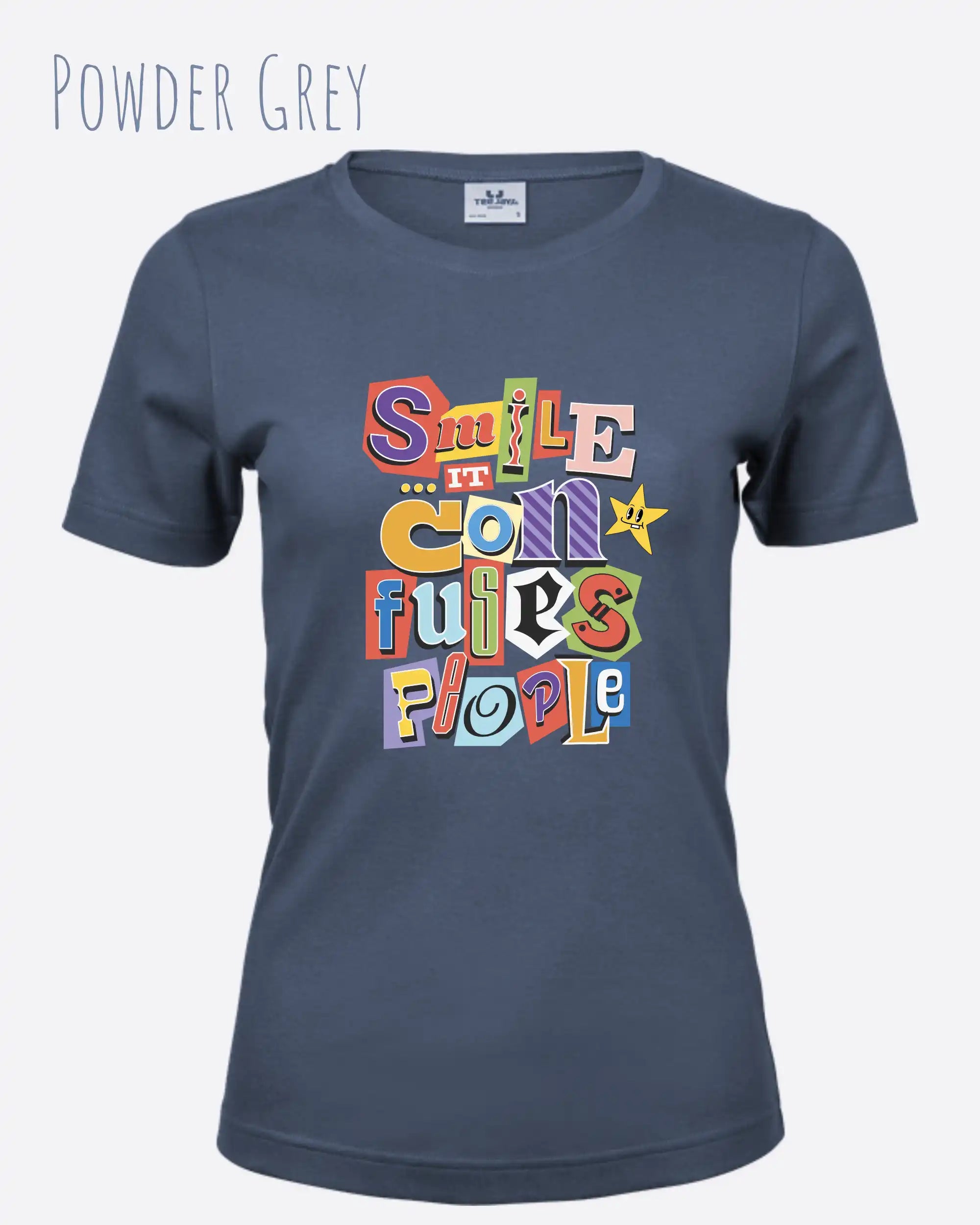 das bild zeigt das T-Shirt Tee Jays Women's Interlock Tee STYLE 580 in der farbe POWDER GREY mit dem farbenfrohen design "SMILE ... IT CONFUSES PEOPLE".