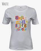 das bild zeigt das T-Shirt Tee Jays Women's Interlock Tee STYLE 580 in der farbe WHITE mit dem farbenfrohen design "SMILE ... IT CONFUSES PEOPLE".
