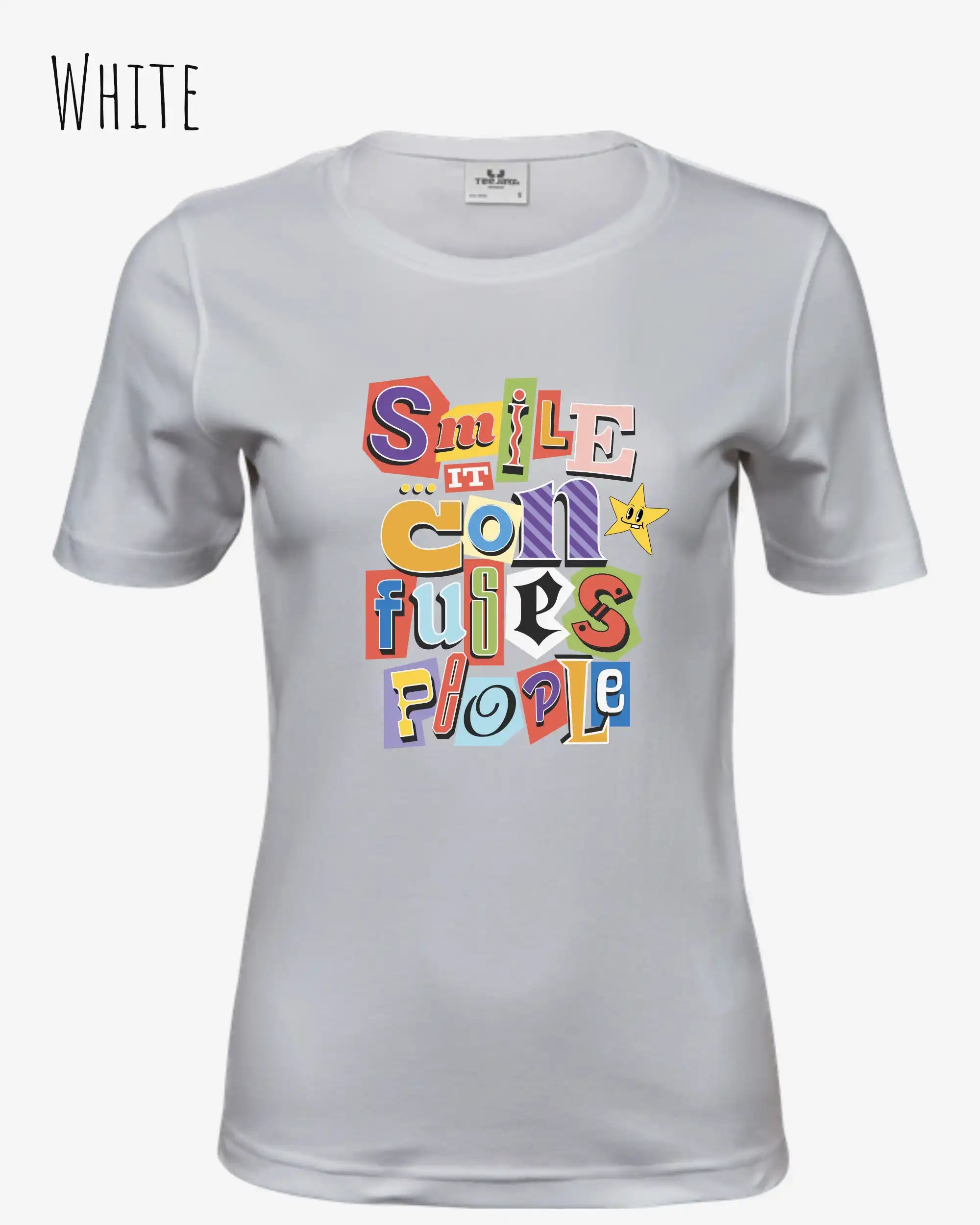 das bild zeigt das T-Shirt Tee Jays Women's Interlock Tee STYLE 580 in der farbe WHITE mit dem farbenfrohen design "SMILE ... IT CONFUSES PEOPLE".