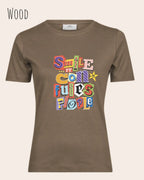 das bild zeigt das T-Shirt Tee Jays Women's Interlock Tee STYLE 580 in der farbe WOOD mit dem farbenfrohen design "SMILE ... IT CONFUSES PEOPLE".