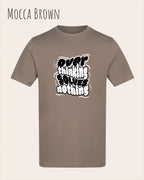 die Abbildung zeigt das t-shirt awdis 180 t in der farbe Mocca brown mit dem motiv overthinking solves nothing.