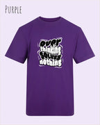 die Abbildung zeigt das t-shirt awdis 180 t in der farbe purple mit dem motiv overthinking solves nothing.