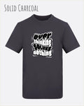 die Abbildung zeigt das t-shirt awdis 180 t in der farbe solid charcoal mit dem motiv overthinking solves nothing.