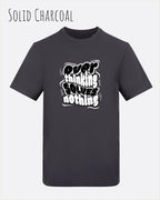 die Abbildung zeigt das t-shirt awdis 180 t in der farbe solid charcoal mit dem motiv overthinking solves nothing.