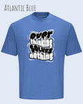 das bild zeigt ein AWDis 240T Heavyweight T-Shirt in atlantic blue mit dem design overthining solves nothing.