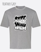 Das Bild zeigt ein oversized heavyweight t-shirt in heather grey mit dem design overthinking solves nothing.