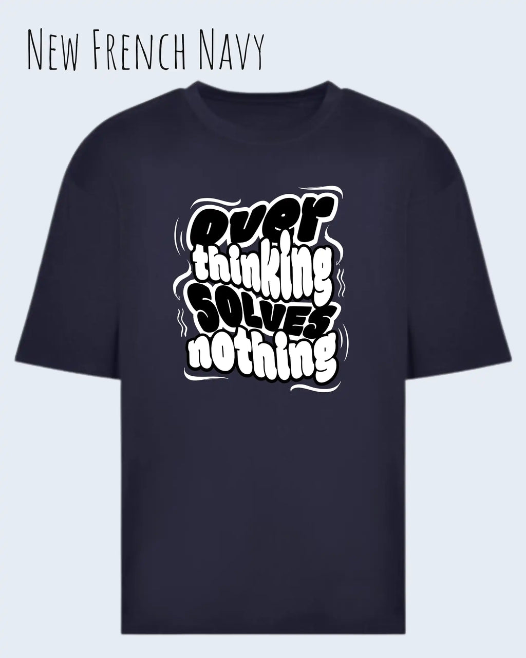Das Bild zeigt ein oversized heavyweight t-shirt in new French navy mit dem design overthinking solves nothing.