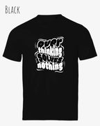 Das Bild zeigt das Unisex Bio Design-T‑Shirt  Tee Jays Urban Luxury Tee 1150 in der Farbe black  mit dem Design Overthinking solves nothing