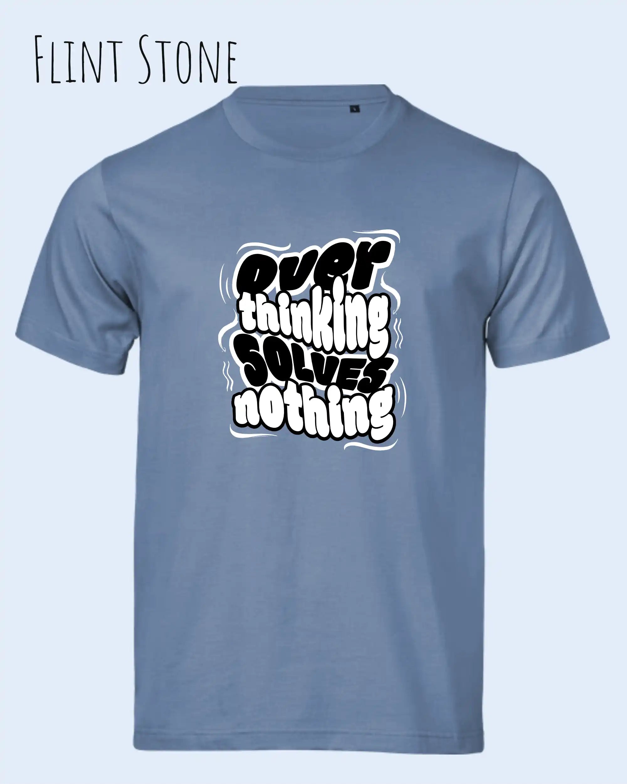 Das Bild zeigt das Unisex Bio Design-T‑Shirt  Tee Jays Urban Luxury Tee 1150 in der Farbe flint stone mit dem Design Overthinking solves nothing