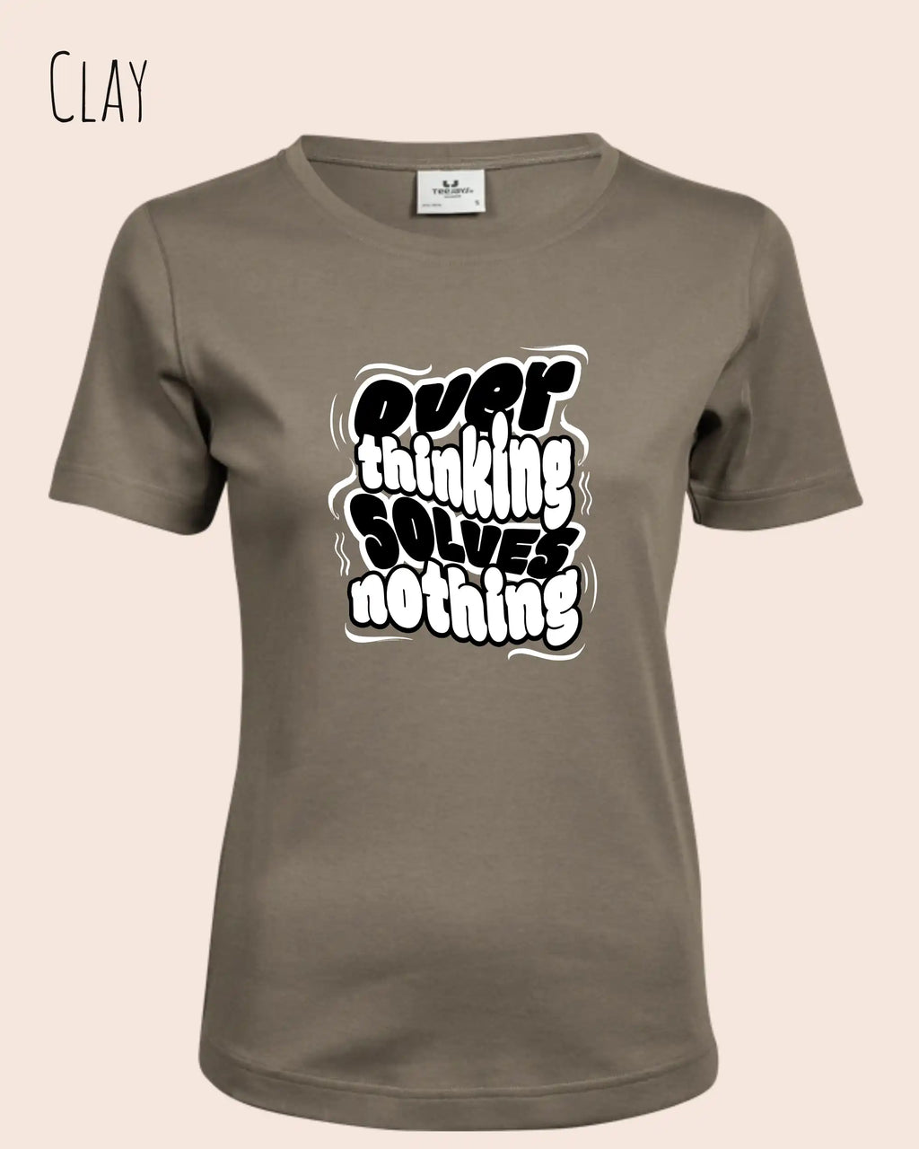 das bild zeigt das T-Shirt Tee Jays Women's Interlock Tee STYLE 580 in der farbe clay mit dem ausdrucksstarken design "overthinking solves nothing".