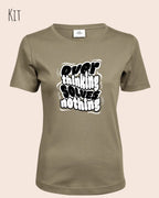 das bild zeigt das T-Shirt Tee Jays Women's Interlock Tee STYLE 580 in der farbe kit mit dem ausdrucksstarken design "overthinking solves nothing".