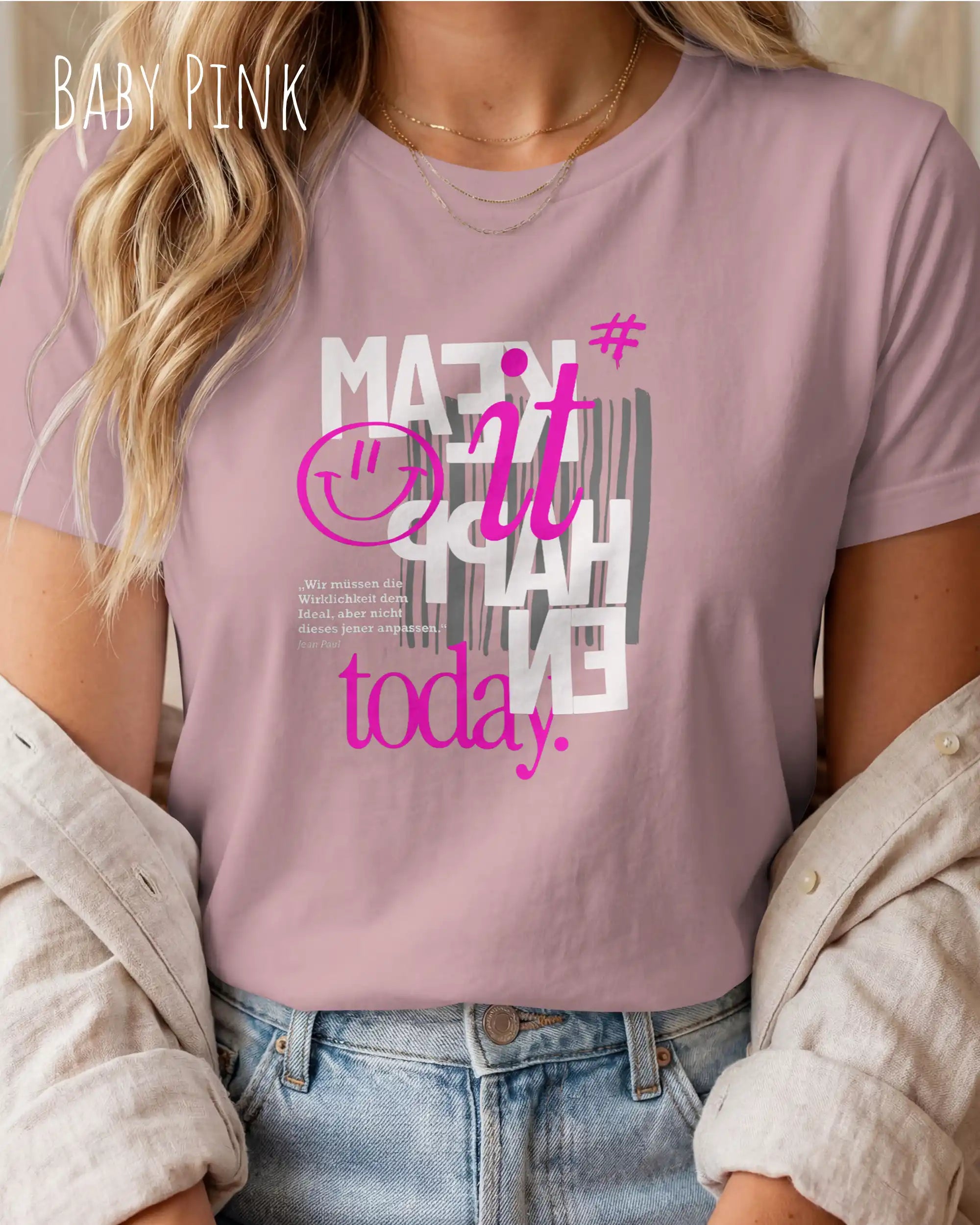 eine frau trägt ein unisex design t-shirt  in baby pink mit dem motiv make it happen today.