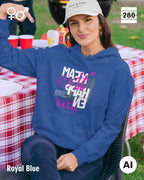 Das bild zeigt eine frau, die einen Design-Hoodie in der farbe royal blue mit dem motiv "make it happen today" trägt.