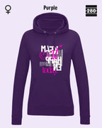 das bild zeigt den leicht taillierten damen hoodie jh001f von just hoods in der farbe purple und mit dem statement design "make it happen today".