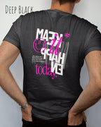 mann trägt ein design t-shirt in der farbe depo black mit dem backprint motiv make it happen today.