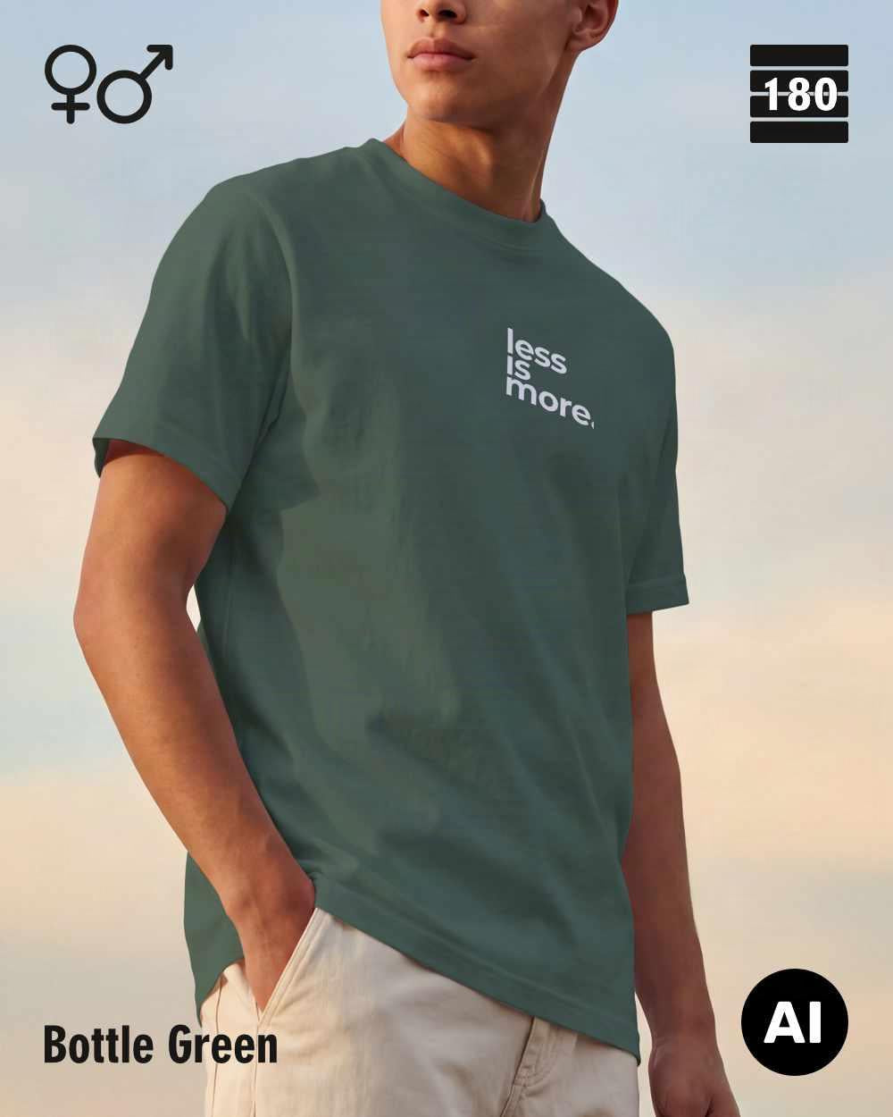 Das bild zeigt eine frau, die ein Unisex Design-T-Shirt in der farbe bottle green mit dem minimalistischen motiv "less is more" trägt.